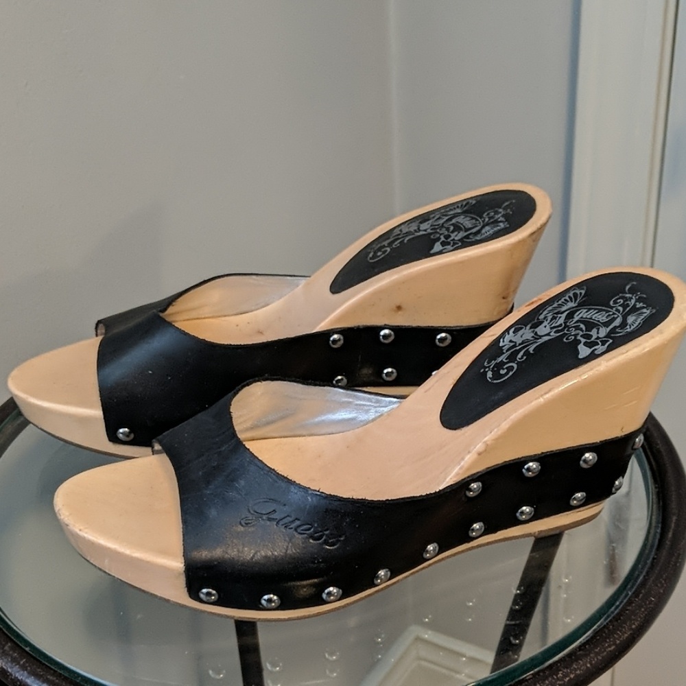 GUESS wooden wedges
